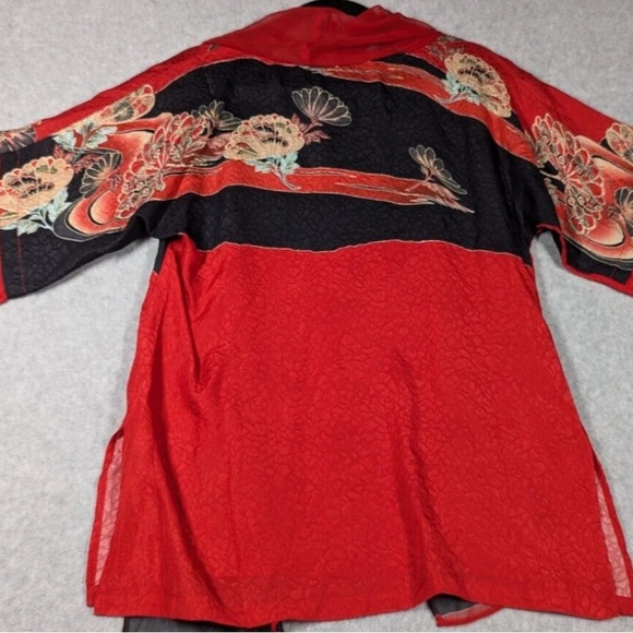 Red and Black Floral Kimono - Picture 4 of 8